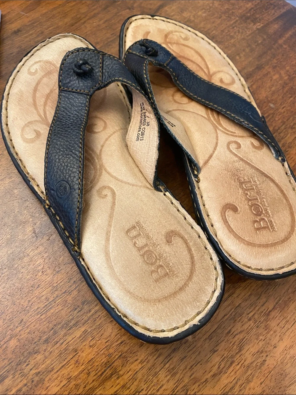 Born Sandals Women's Size 7 Casual Slip On Thong Black Leather